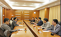 天津大學代表團與中大副校長程伯中教授(左二)會晤